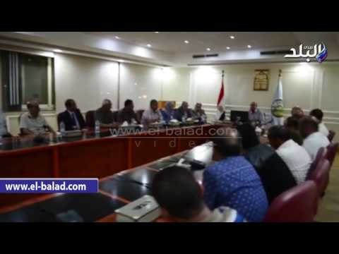 صدى البلد | محافظ مطروح لروساء القرى: العزل من نصيب المتقاعسين عن إزالة التعديات على خط المياه