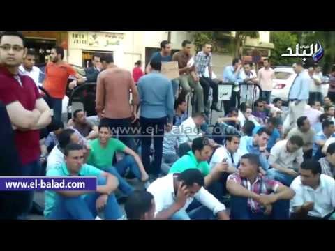 صدى البلد | حملة الماجستير يفترشون الرصيف المقابل لمجلس الوزراء للمطالبة بالتعيين