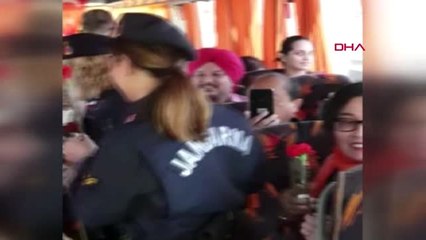 Kadın Astsubaylardan, Malezyalı Kadın Turistlere '8 Mart' Sürpriz