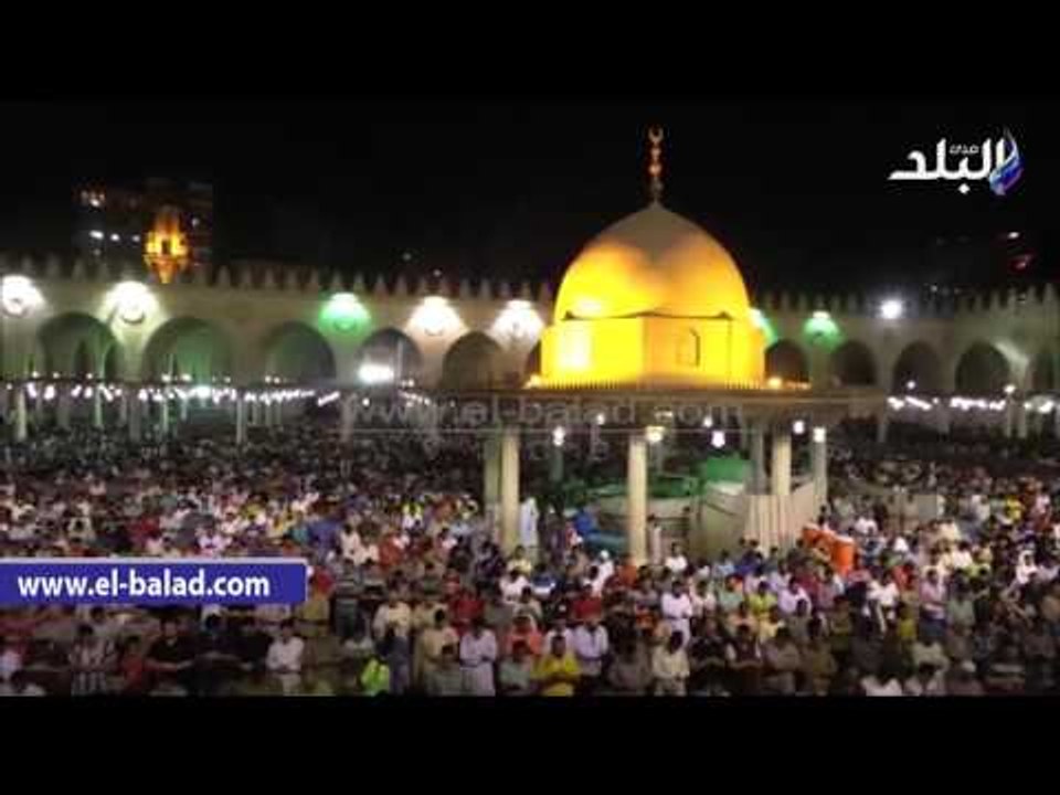 صدى البلد | آلاف المصلين يؤدون صلاة القيام بمسجد عمرو بن العاص