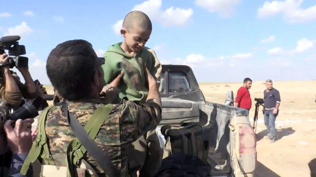 Yihadistas del EI se atrincheran en campamento en Siria