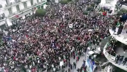 - Buteflika'nın 5. kez cumhurbaşkanı adayı olmasını istemeyen Cezayirliler yine sokağa döküldü- Cezayir'de, Buteflika istifaya çağrıldı