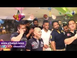 صدى البلد |  لاعبى الزمالك تحتفل بعيد ميلاد مدحت عبد الهادى