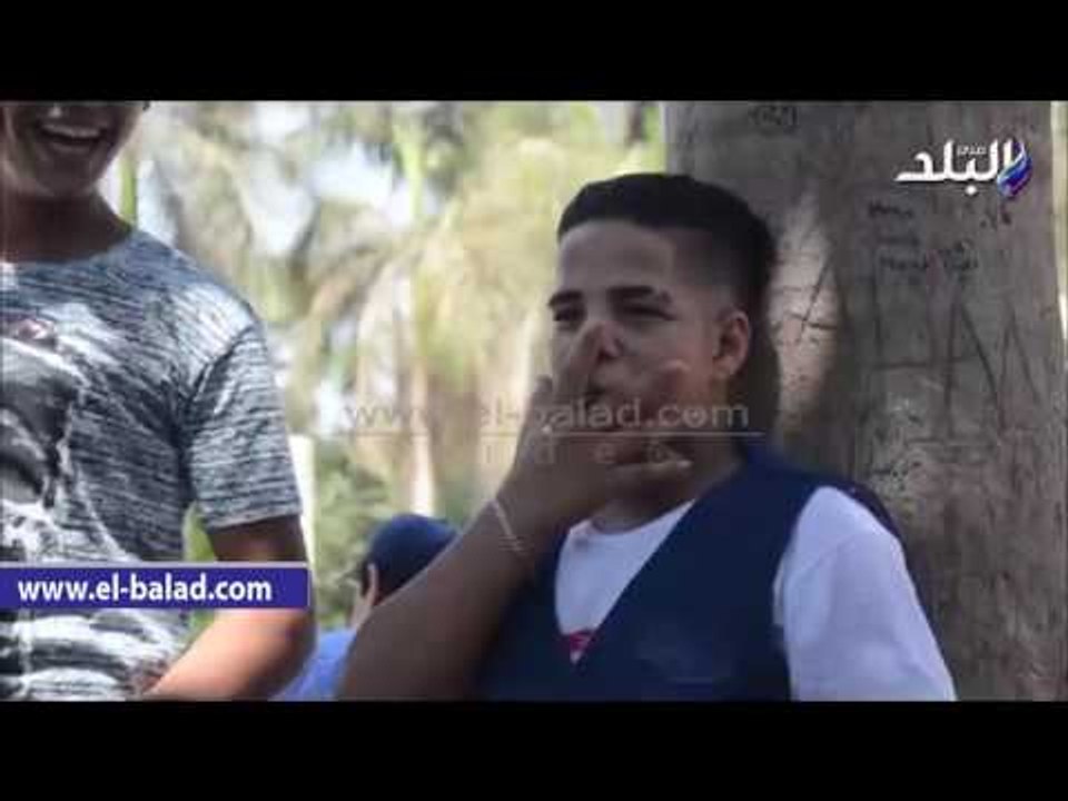 صدى البلد | أطفال تدخن السجائر بحديقه الازهر بأول ايام عيد الفطر