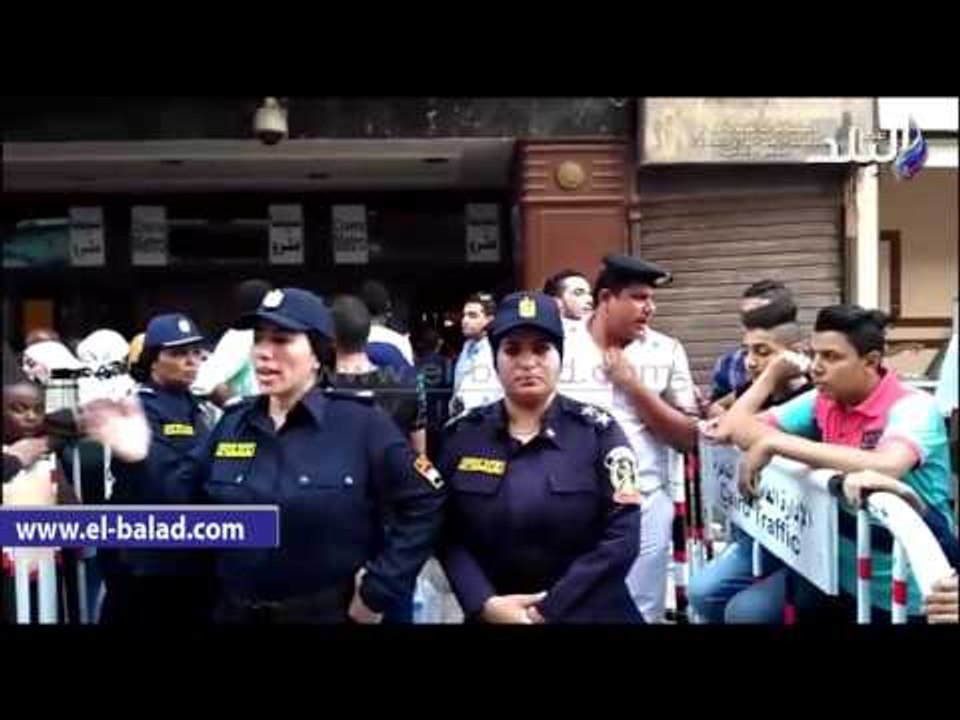 صدى البلد | انتشار مكثف للشرطة النسائية امام سينمات وسط البلد