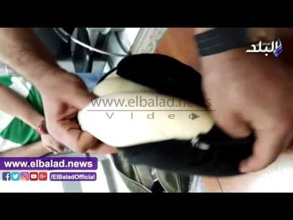صدى البلد | راكب يخفى 20 ألف دولار داخل "مخدة"...