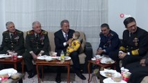 Milli Savunma Bakanı Hulusi Akar'dan Şehit evine ziyaret