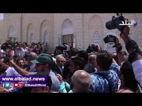 صدى البلد | لحظة دفن جثمان الدكتور أحمد زويل بمقابر أكتوبر