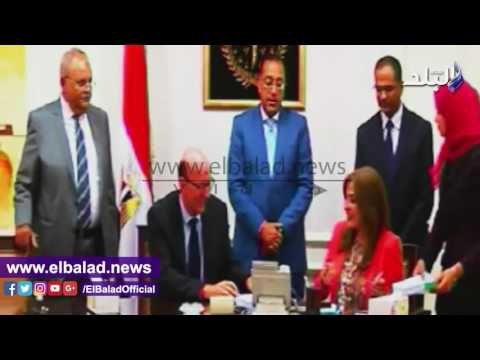 صدى البلد | وزير الإسكان يشهد توقيع عقد استشارى لتوصيل الصرف الصحى لـ155 قرية