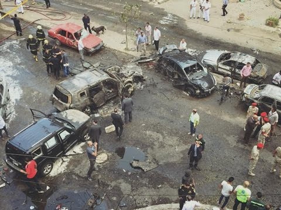 فضيحة رئيس الجهاز المركزي للمحاسبات وعلاقته بعم...
