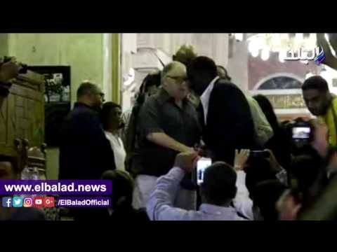 صدى البلد | الحلفاوي والفخراني وماهر وشيحة يصلون عزاء خان و كامل بعمر مكرم‎