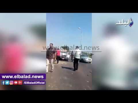 صدى البلد | شلل مروري بطريق سقارة السياحي بعد تصادم سيارة ميكروباص مع نصف نقل