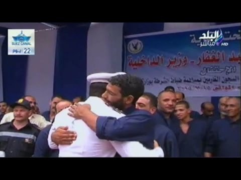 فيديو .. الافراج عن 41 من الغارمين بعد سداد مديوناتهم من زكاة رجال الشرطة | صدى البلد