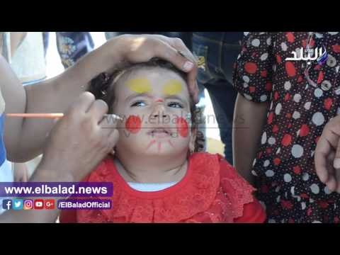 صدى البلد | الاطفال يرسمون الحناء علي وجوههم واجسامهم بحديقة الفسطاط احتفالا بعيد الاضحي