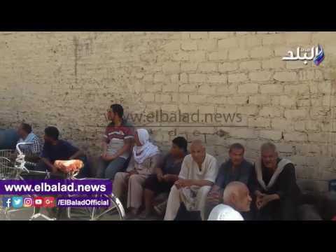 صدى البلد | زحام امام مستودعات أسيوط للحصول على اسطوانة البوتجاز