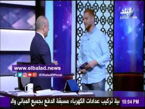 صدى البلد |أحمد موسي يسلم الفائز بجائزة مسابقة البرنامج.