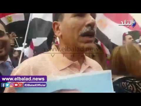 صدى البلد | ابو العينين يهتف تحيا مصر فى مظاهرات تأييد السيسي فى نيويورك