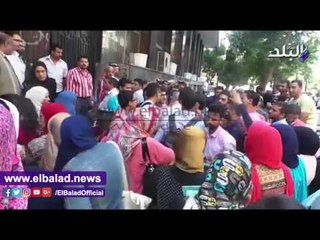 صدى البلد | عشرات من طلاب "التمريض" ينظمون وقفة احتجاجية أمام التعليم العالى