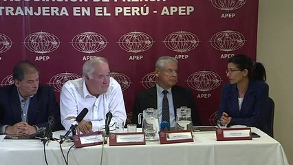 El primer ministro peruano César Villanueva presenta su renuncia