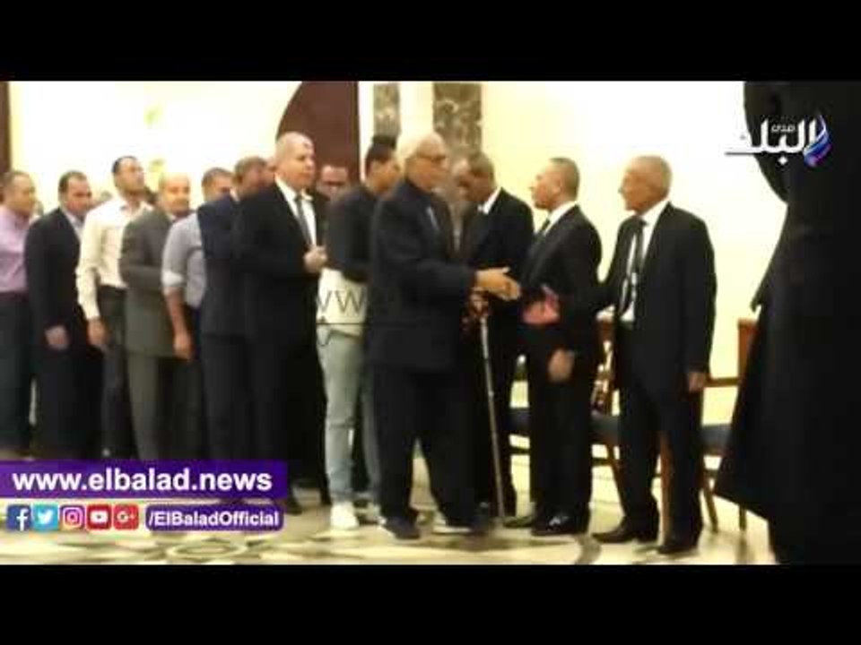 صدى البلد |أبوالعينين يتلقى العزاء فى وفاة والد أحمد موسى بمسجد المشير