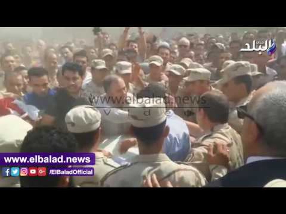 صدى البلد | أهالي دكرنس يشيعون جثمان شهيد سيناء وسط هتافات ضد الارهاب