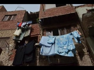 صدى البلد | مأساة أهالي عشش السيدة زينب: "مفيش ميه ونور والنواب قاعدين في التكييف"