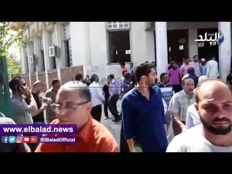 صدى البلد | إكرامى وغالى وعبد الشافى يشاركون فى جنازة شقيقة الخطيب