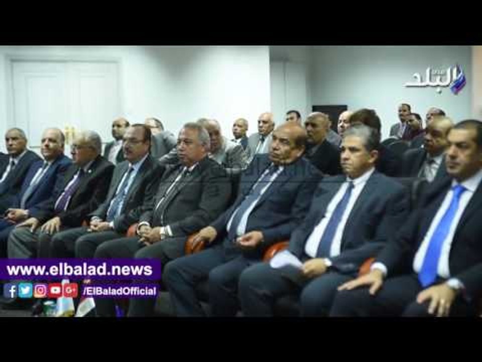 صدى البلد | البيئة تسلم معدات نقل المخلفات الصلبة ومعالجة مياه الصرف للقرى الأكثر احتياجا