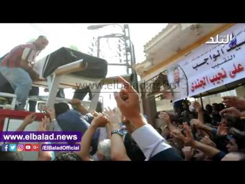 صدى البلد | أهالى جمجرة ببنها يشيعون جثمان الشهيد عبدالله نجيب