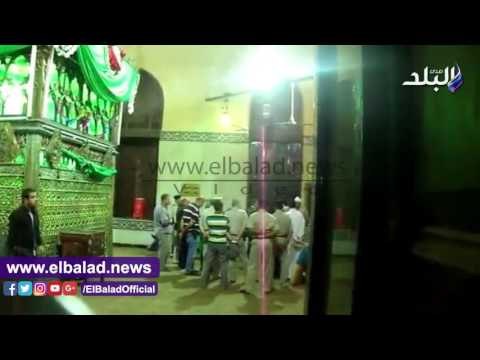 صدى البلد | وكيل الأوقاف بالغربية يقود الفنانة حنان شوقي للطواف حول ضريح السيد البدوي طنطا.