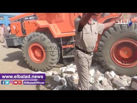 صدى البلد | امن كفر الشيخ يزيل مبنى مخالف بقرية متبول