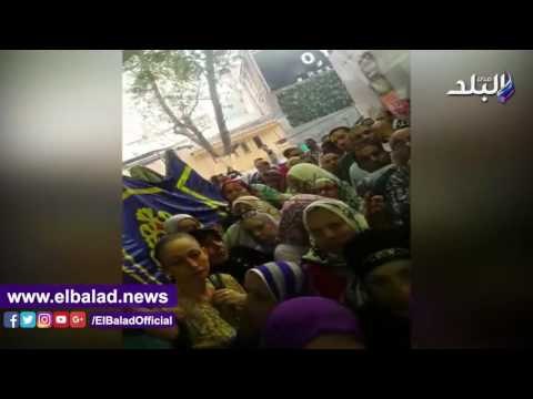 صدى البلد | تكدس المواطنين أمام بنك الإسكان والتعمير لحجز شقق مدينتي