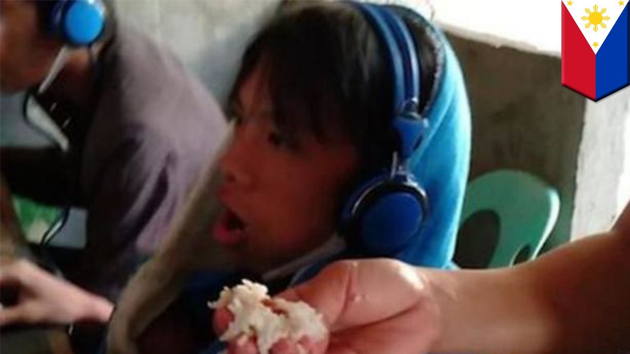 48時間、ゲームを続ける息子に食事を運ぶ母親 - トモニュース
