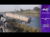 صدى البلد | رفع قاطرة غاز بعد سقوطها في ترعة نجع حمادي الشرقية