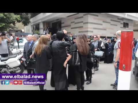 صدى البلد | محمود حميدة وإلهام شاهين ودلال عبدالعزيز وميرفت أمين في وداع الساحر