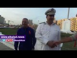 صدى البلد | احمد موسى يصافح رجال الشرطة بميدان التحرير