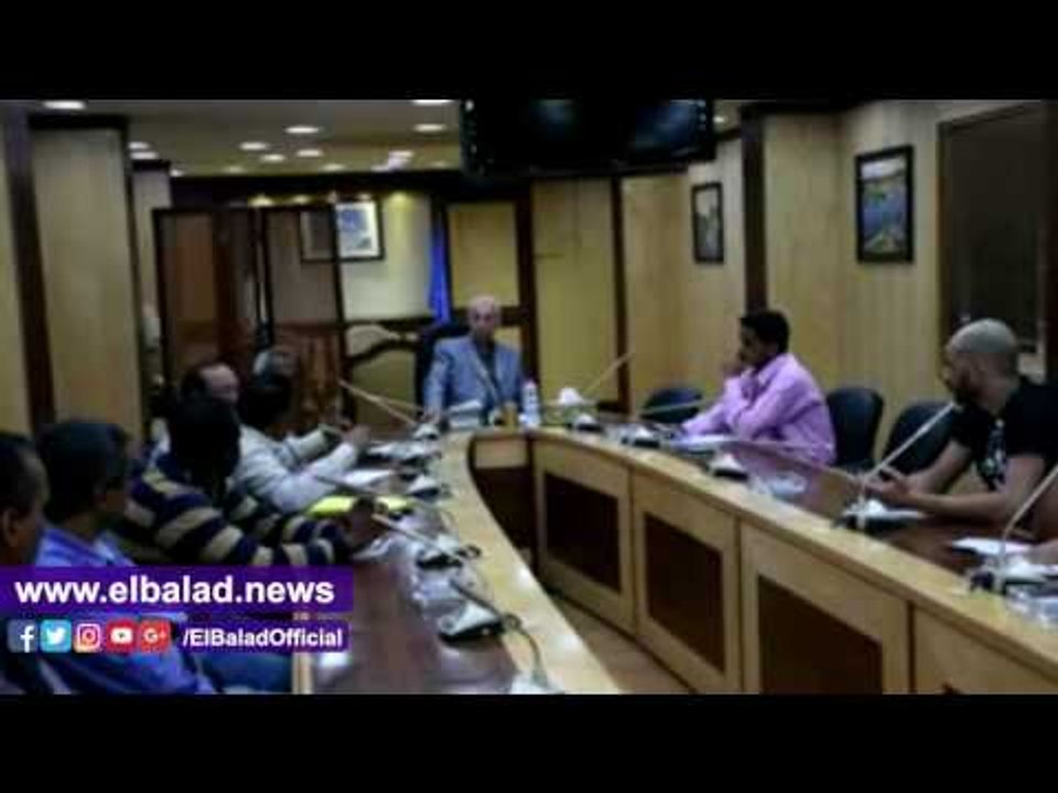 صدى البلد | محافظ أسوان يشدد على سرعة إنهاء تطوير 8 مزلقانات