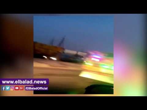 صدى البلد | سائقو النقل الثقيل يغلقون الاوتوستراد باتجاه الطريق الدائري