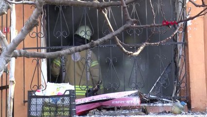 İstanbul-Bayrampaşa'da Yanan Daire Kullanılamaz Hale Geldi
