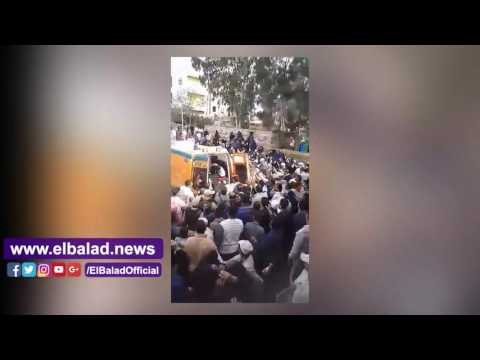 جنازة الشهيد العزازي بالدقهلية تتحول إلى مظاهرة ضد الارهاب.. والسيدات يطلقن الزغاريد