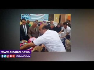 وزير التنمية المحلية ومحافظ المنيا يوزعان حقائب مدرسية على طلاب مدرسة ابتدائية