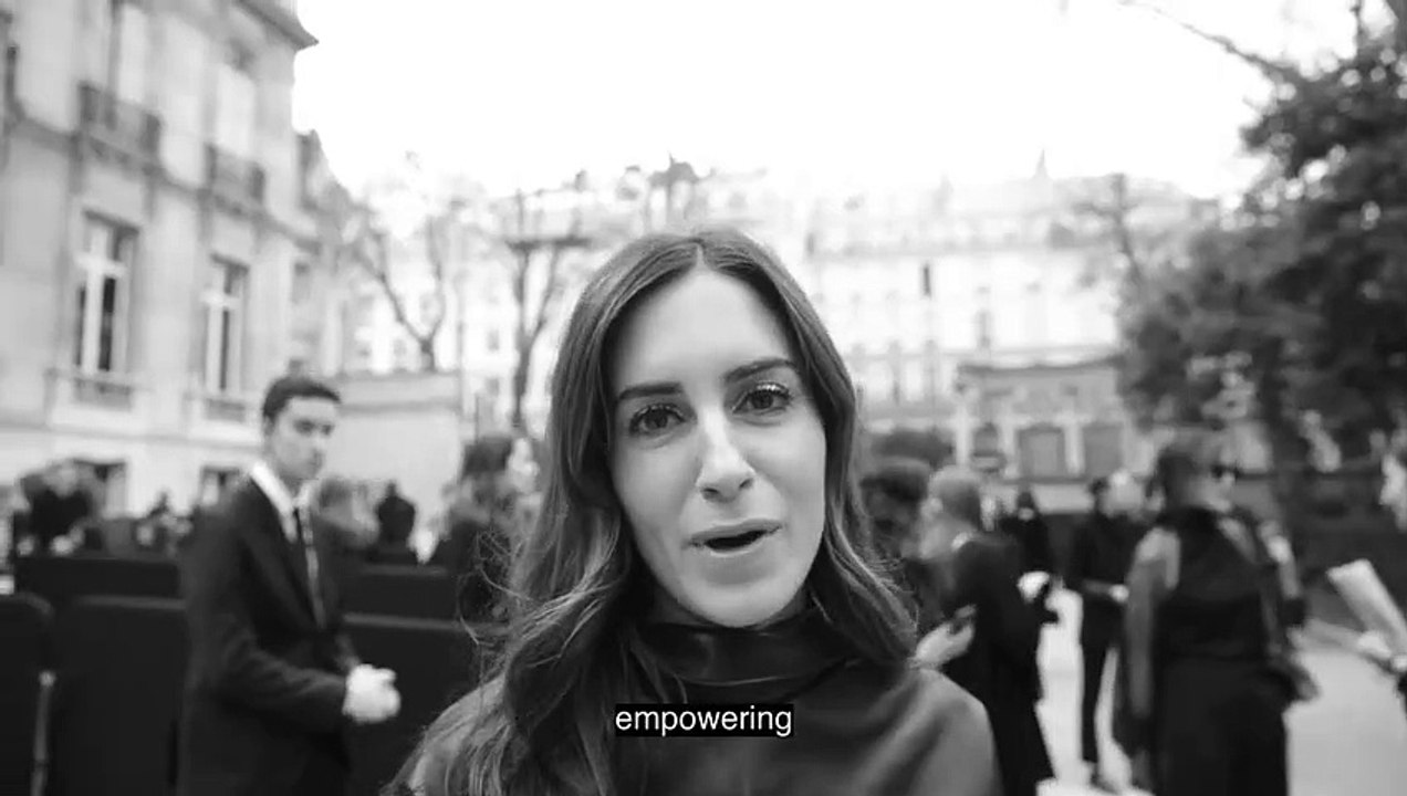 15 إمرأة مؤثرة... يوجّهن رسالة إلى نساء العالم في كواليس عرض إيلي صعب