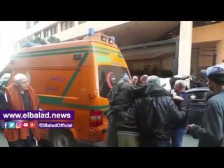 صدى البلد | حالات إغماء بين  عمال "الكتان" أمام وزارة التجارة والصناعة