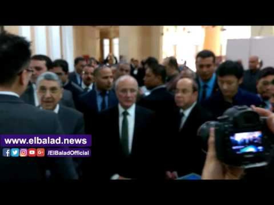 صدى البلد |«العصار» و«شاكر» يتجولان داخل المعرض الدولي للكهرباء
