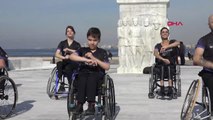 İzmir CHP'li Soyer, Farkındalık İçin Tekerlekli Sandalye ile Gezdi