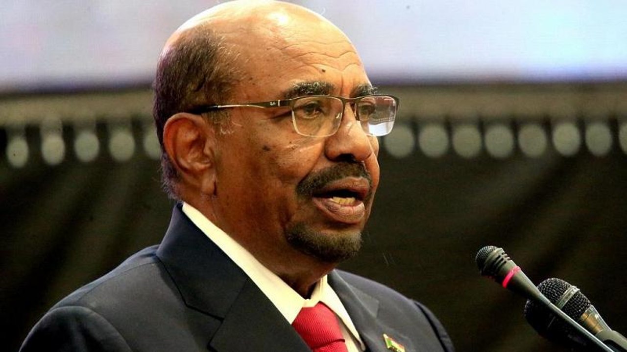 In a bid to appease the protest movement, Bashir orders release of women protestors from detention