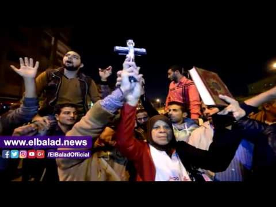صدى البلد | المصحف يعانق الصليب في وقفة الشموع على أرواح ضحايا حادث الكنيسة