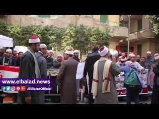 صدى البلد |خطباء المكافأة يهتفون أمام الوزراء "الرئيس مع الشباب والأوقاف قافلة الباب"