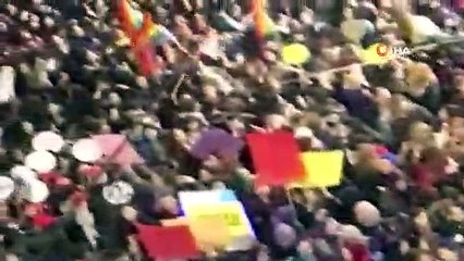 Taksim'de eylemcilerden, ezana saygısızlık