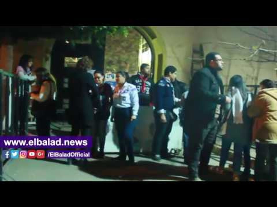 صدى البلد |  العشرات من المواطنين والمسئولين يقدمون واجب العزاء للطفلة «ماجى»